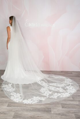 Pearl Crystal Cluster Scallop-Edge Cathedral Veil